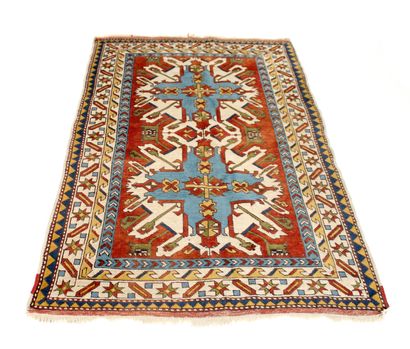 null CAUCASE
Woolen carpet with geometrical patterns
200 x 127 cm