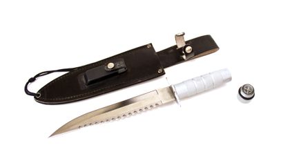 null Survival dagger with compass in the handle
With its belt holster
L. 38 cm