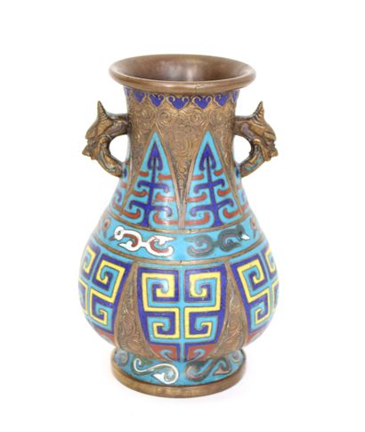 null CHINE, XIXe siècle
Petit vase de forme gu en cuivre à deux anses à motif de...