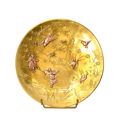 null JAPAN, 19th century
Round two-tone copper dish decorated with birds and calligraphers,...