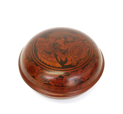 null CHINA
Circular wooden box with lacquered decoration of a phoenix in a frame...