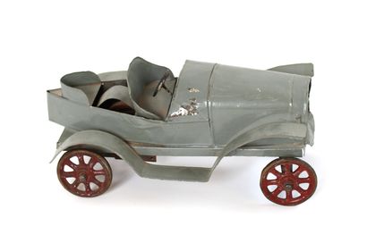 null FRENCH TOY 1900-1910 : 
Tin racing car, repainted PINARD, mechanical, metal...