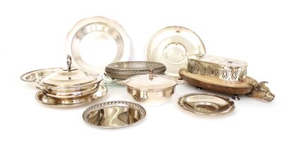 null Set of silver-plated metal pieces including two trays, a display stand, a bowl,...
