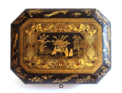 null Octagonal lacquered book case with Chinese decoration on all sides of animated...