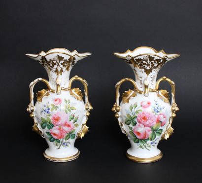 null Pair of Duplessis porcelain vases with central polychrome decoration of rosebushes...