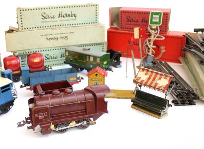 null HORNBY « O » 1960-1970 :
Important lot de matériel ferroviaire comprenant locomotive...