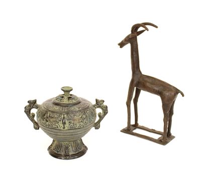 null Sculpture in bronze with brown patina representing a goat
H. 27 cm
A modern...