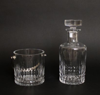 null BACCARAT
Part of service with whisky out of cut crystal including a carafe and...