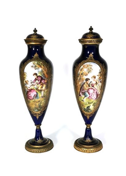 null SÈVRES, 19th century
Pair of covered vases of baluster shape in porcelain decorated...