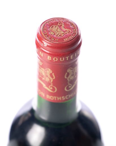 null 1 bouteille CHÂTEAU MOUTON-ROTHSCHILD
Année : 1990
Appellation : GCC1 PAUILLAC
Remarques...
