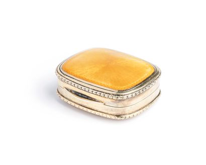 null FRED Paris
Vermeil pill box with iridescent yellow enamel decoration 
Signed...