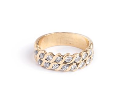 null Half wedding ring in 18k yellow gold (750 thousandths), decorated with two lines...