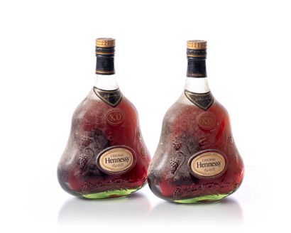 null 2 bouteilles (70 cl. – 40°) COGNAC HENNESSY XO
Année : NM
Appellation : COGNAC...