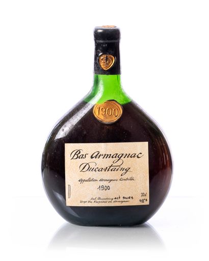 null 1 bottle (70 cl. - 42,5°) BAS-ARMAGNAC DUCASTAING
Year : 1900
Appellation :...