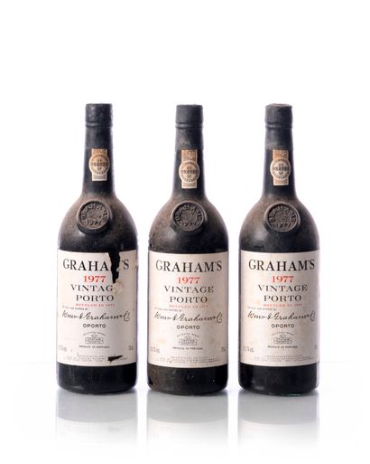 null 3 bouteilles (75 cl. – 20,7°) PORTO GRAHAM’S Vintage 
Année : 1977 (mise en...