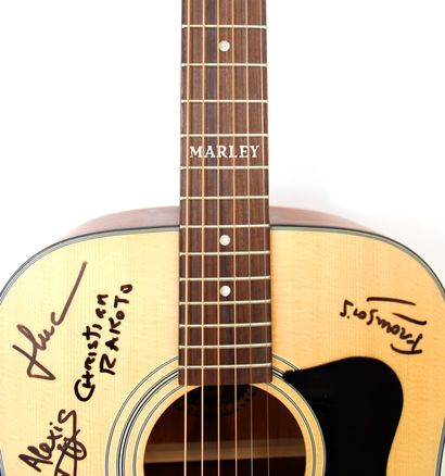 null Guitare acoustique GUILD A-20 Bob Marley signée par l'équipe de l'émission télévisée...