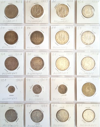 null Set of 30 silver coins various countries:
- 1 x 5 centavos Venezuela 1874 (AB)...