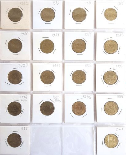 null Set of 162 French coins including 7 in silver:
- 30 x 10 cts Lindauer large...