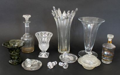 null Set of glassware including four vases (one on a pedestal) in cut crystal, two...