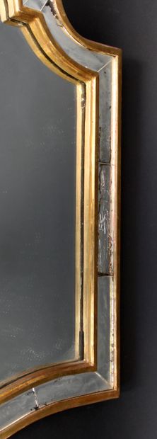 null Moulded and gilded wood mirror with glazing bead
H. 72 x W. 55.8 cm