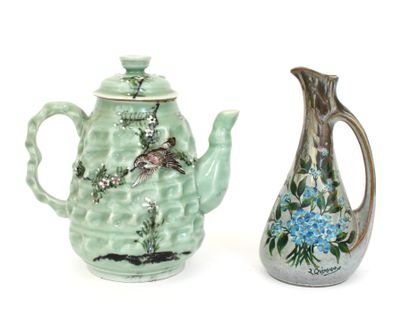 null Porcelain teapot with bird and plant motifs on a celadon background.
H. 21 cm...