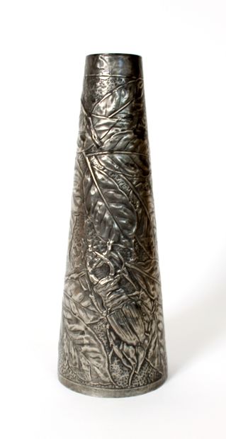 null Art Nouveau work
Truncated-conical pewter vase with repoussé decoration of insects...