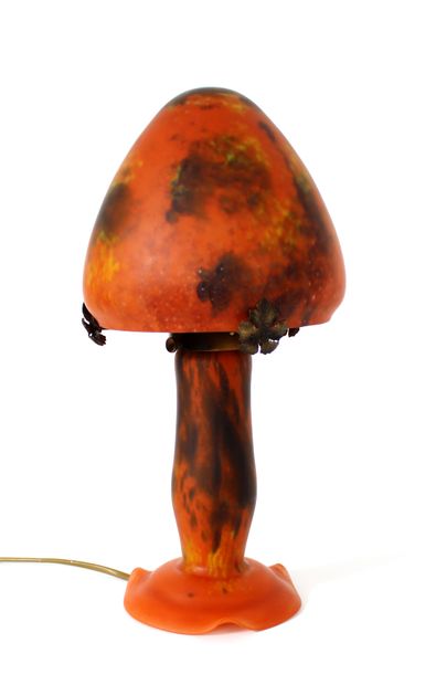 null Art Nouveau work in the taste of MULLER Frères
Mushroom lamp in marmorated glass...