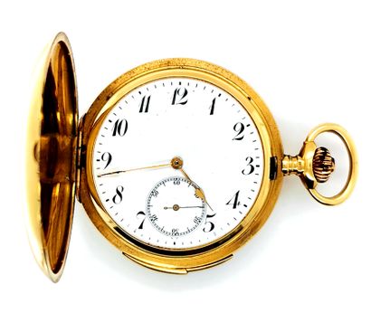 null 18K (750 thousandths) yellow gold gousset watch, white enamelled dial, hours...