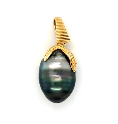 Baroque Tahitian pearl pendant set in 18K...