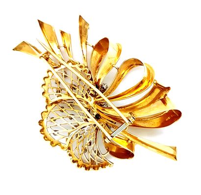 null 18K (750 thousandths) yellow gold and platinum spray brooch, openwork and set...