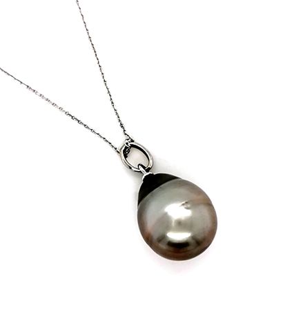 null Baroque Tahitian pearl pendant with 18K (750 thousandths) white gold chain,...