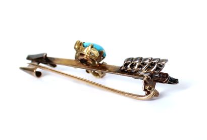null Arrow" brooch in 18K (750 thousandths) yellow and white gold, set with rose-cut...