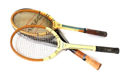 null Suite of three tennis rackets, two in wood
L. approx. 68 cm