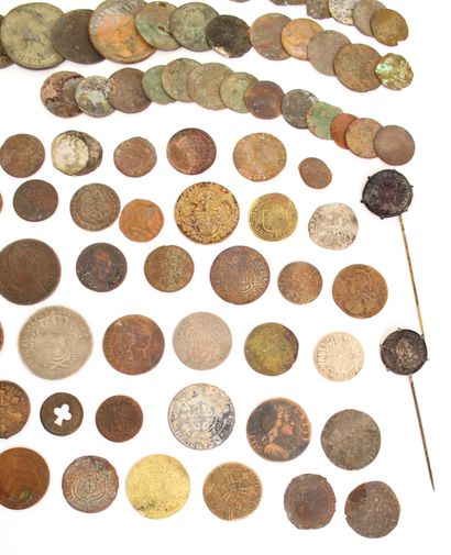 null COINS AND TOKENS 
Approximately 192 coins, mostly French Ancien Régime
VF to...
