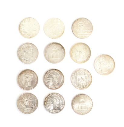 null SILVER COINS
13 x 100 francs - 1982 to 1994
Gross weight: 195.1 g.
TTB