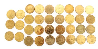 null PARIS CURRENCY
Suite of 34 souvenir medals of French monuments and sites
B to...