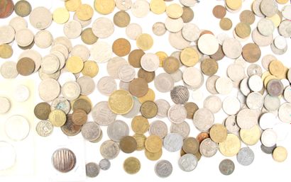 null SPANISH, GREEK AND LATIN AMERICAN COINS
Approximately 390 coins, some silver,...