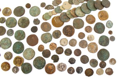 null ANTIQUE COINS
Approx. 110 coins, mostly Roman, including reproductions
VF to...
