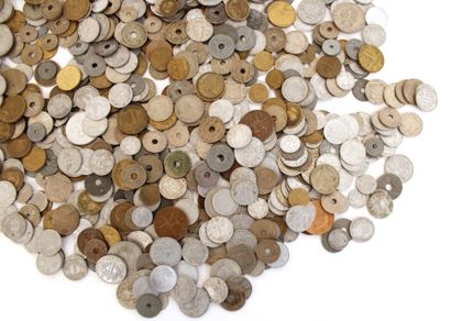 null FRENCH COINS
Approx. 700 coins of various face values, including Turin, Lavrillier,...