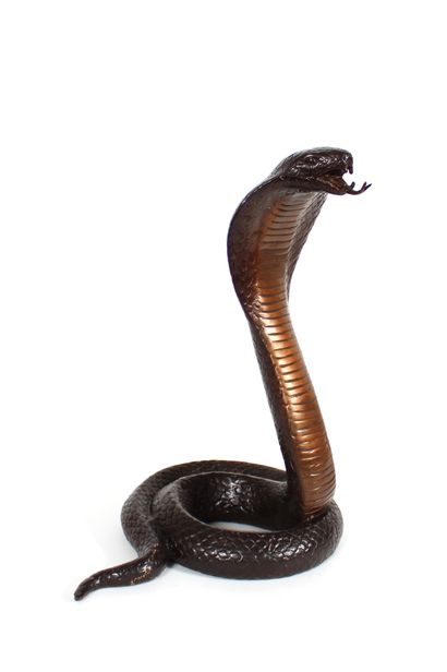  Dans le goût d’Edgar BRANDT
Cobra dressé
Bronze à patine brun cuivré
H. 32 cm Gazette Drouot