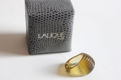 LALIQUE FRANCE 
Glass dome ring "Nérita" with satin-finish and transparent stripes...