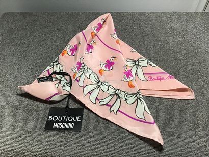 MOSCHINO 
Silk square made in Italy by Larioset. 

Brand new item. 

H_18.5" W_1...