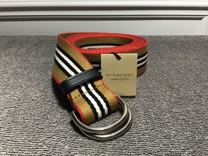 Burberry 
Belt in fabric and grained calf, size medium-large. 

Made in Italy. 

Brand...