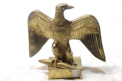 Napoléon 1er 
A gilt bronze flag eagle with head facing left and wings spread (modern)...