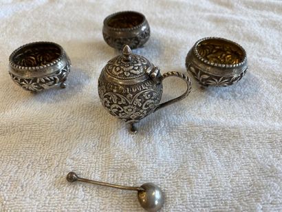 null 
Silver set composed of a suite of 3 saltcellars and a mustard pot with its...