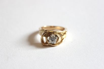 null Solitaire ring in 18k yellow gold (hallmark) set with a 0.5-carat old-cut diamond,...