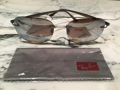 null Ray Ban made in Italy 

Sunglasses model RB4280 

Item sold as is