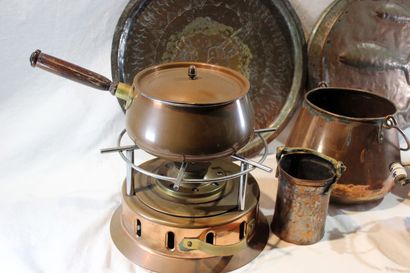 null COPPER 
Copper set including melting pot, tray, bucket molds... As is.