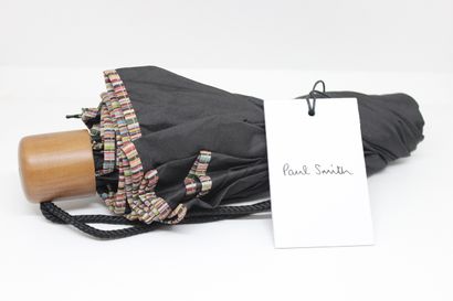 null PAUL SMITH 
Polyester umbrella with wooden handle with the brand's effigy
Brand...