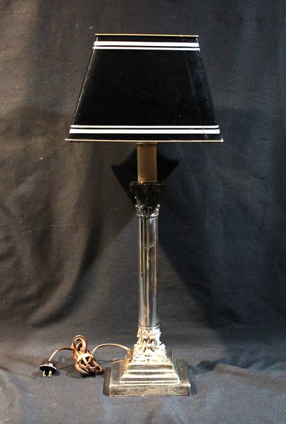 null Empire style lamp in silver plated metal, European work circa 1930-1940.
H_...